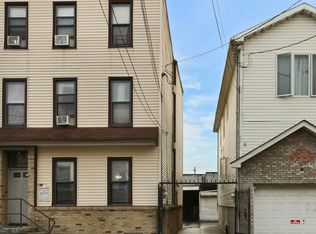 22 Calumet St, Newark, NJ 07105