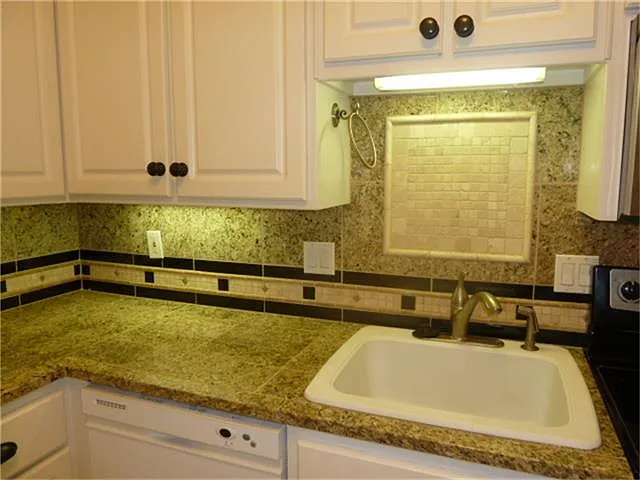 2100 Tanglewilde St #8 — Photo 6