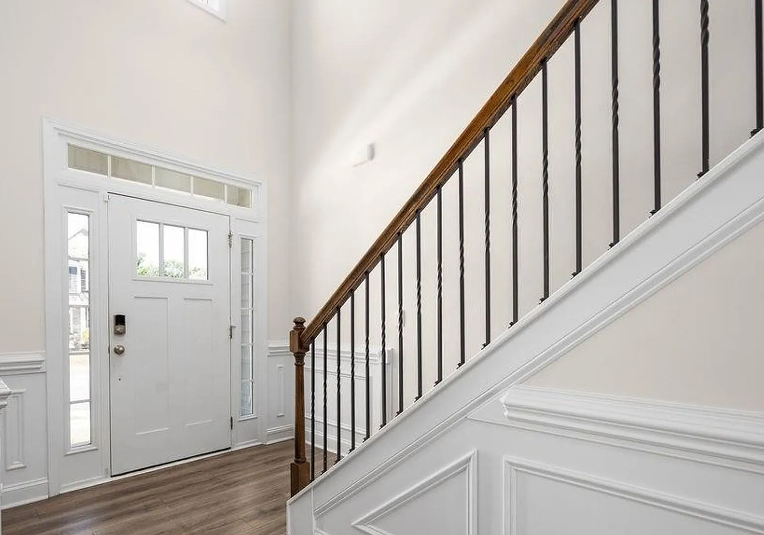 Beautiful Spacious home in Denver! — Photo 3