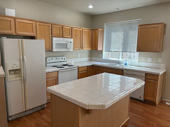 5th image of 17644 SW Lawton St