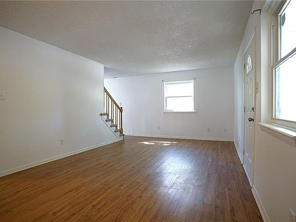 5th image of 3237 Tiverton Dr