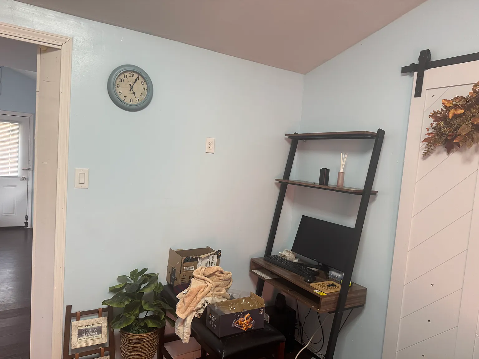 3 bed, 1100 sqft, $1,200 — Photo 2
