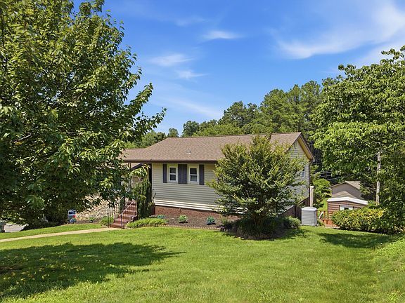 2nd image of 601 Highview Cir