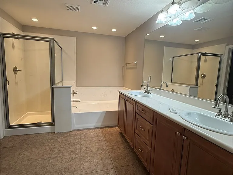 825 Canterra St #2060 — Photo 11