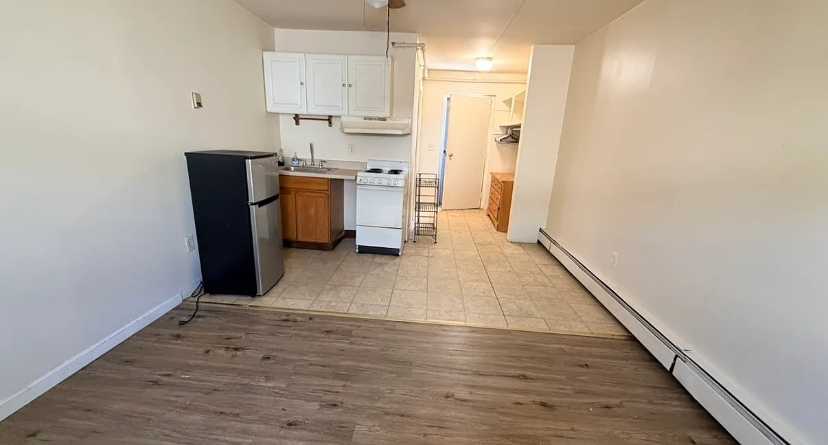 Studio, 200 sqft, $1,600 — Photo 2