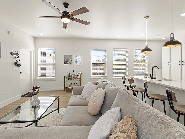 211 W Symmes St #101 — Photo 2