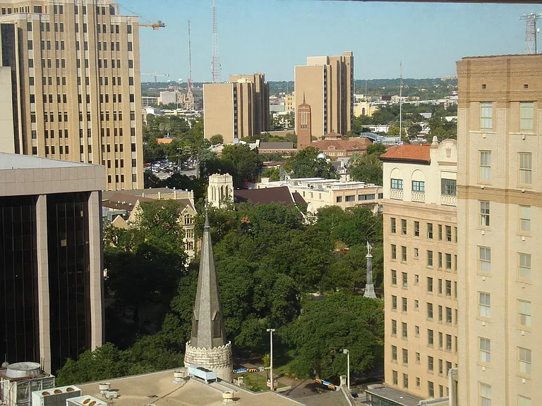 Brady Tower — Photo 13