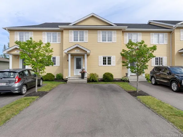 233 Damien St, Dieppe, NB E1A 5N9