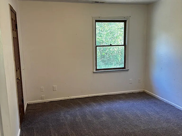 384 Coates Rd #1 — Photo 7