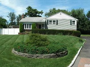 5 Cherokee Ct, Huntington Station, NY 11746