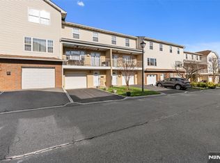 33 Ingraffia Dr #23, Elmwood Park, NJ 07407