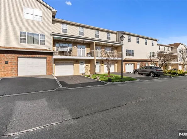 33 Ingraffia Dr, Elmwood Park, NJ 07407