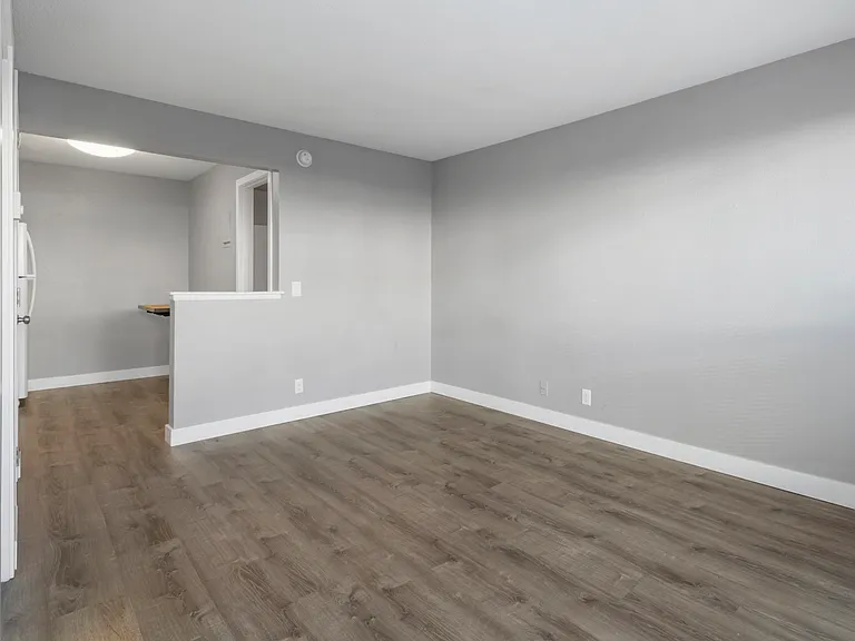 WhiteRock Apartments — Photo 12