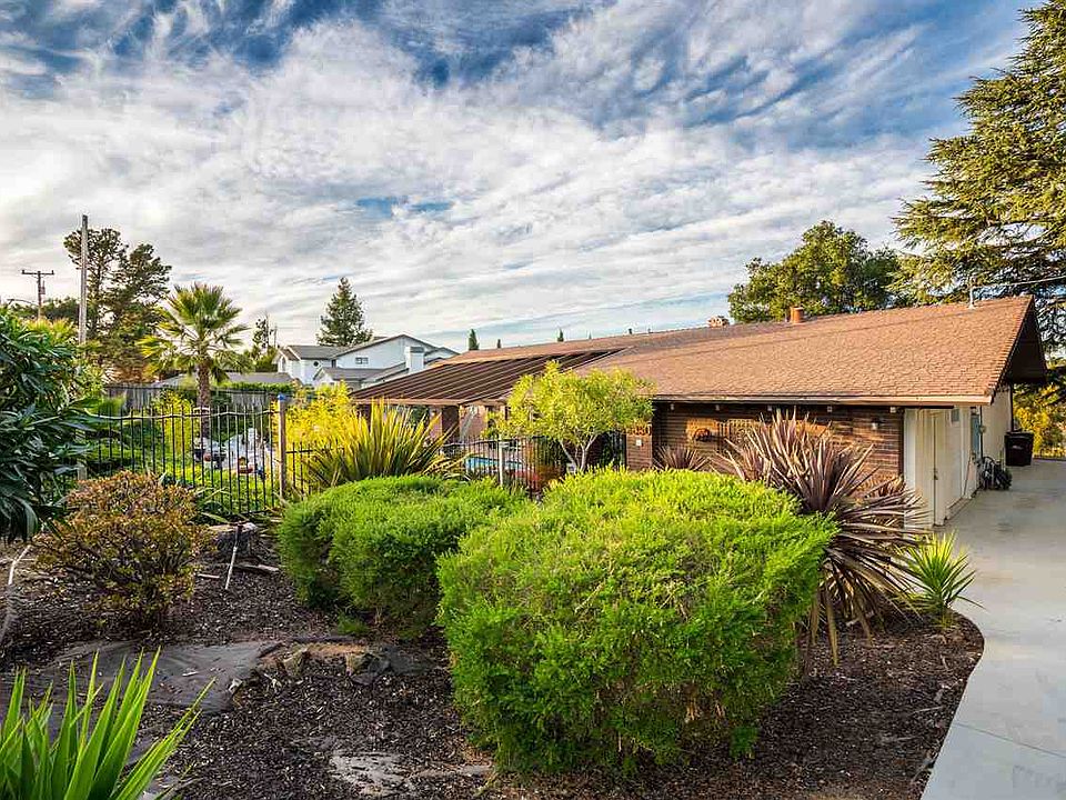 1st image of 3850 Arbutus Ct