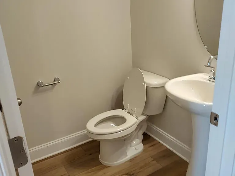 249 Netherlands Blvd — Photo 4