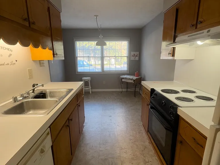 405 72nd Ave N #10 — Photo 4