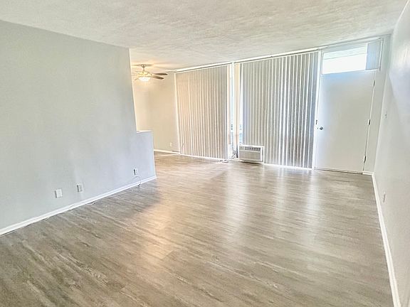 3rd image of 1428 Havenhurst Dr APT 16