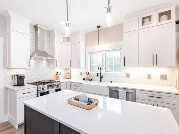 1847 Springhouse DRIVE, Oconomowoc, WI 53066