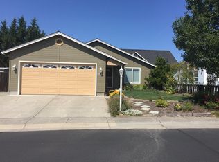 2136 Walnut Grove Ln, Central Pt, OR 97502