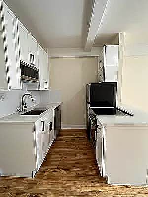 3rd image of 134 W 58th St APT 1606