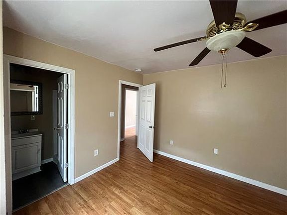 4th image of 2739 Bay St #B