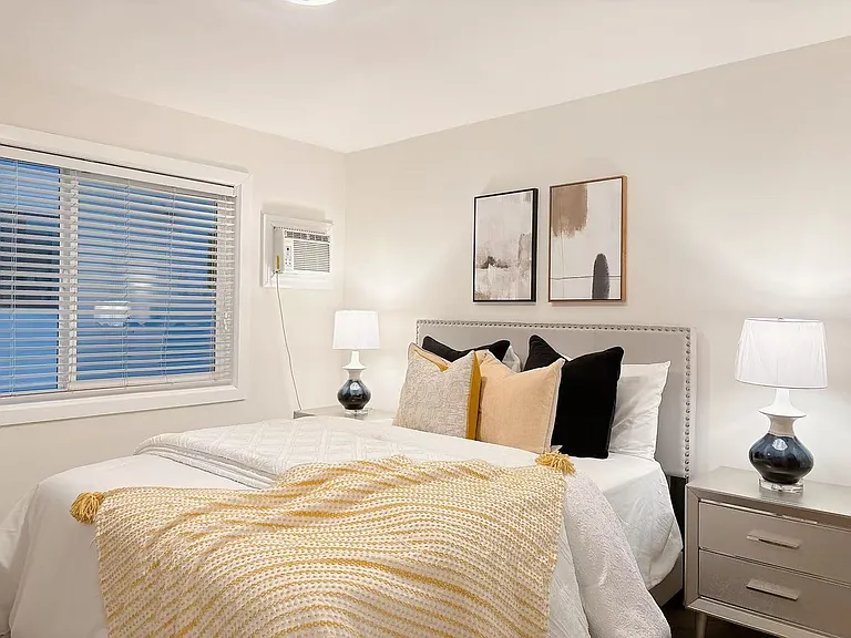 1250 W 37th St — Photo 18