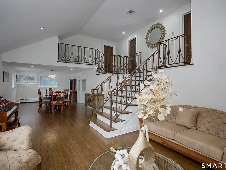 1374 Huntington Tpke — Photo 11
