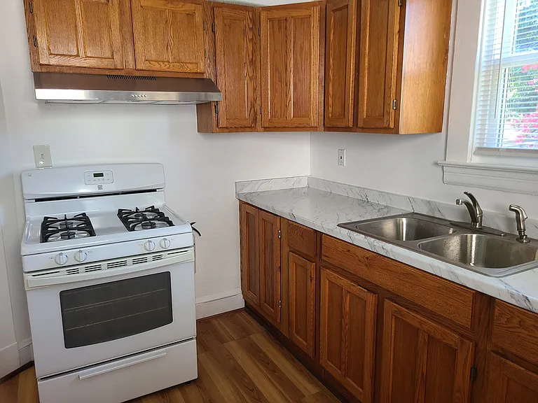 1307 Poplar Ave #1 — Photo 2