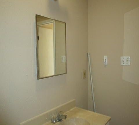 4th image of 7609 Howard St