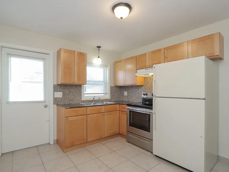 323 Montcalm St #L — Photo 13