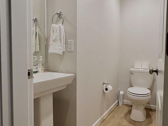 Half bathroom in 2nd floor.