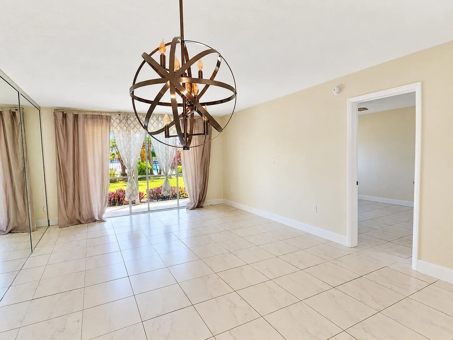 1 bed, 1.5 bath, 806 sqft, $1,950 — Photo 2