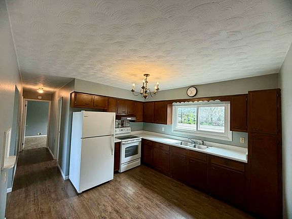 5th image of 108 Carolyn Ln APT 15