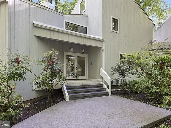 4th image of 10109 Walker Woods Dr