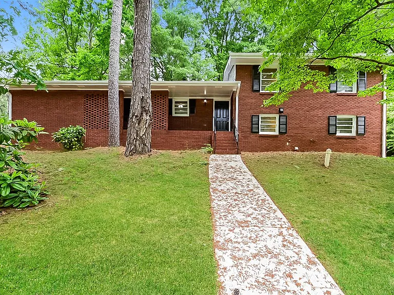 7015 Knollwood Dr — Photo 1