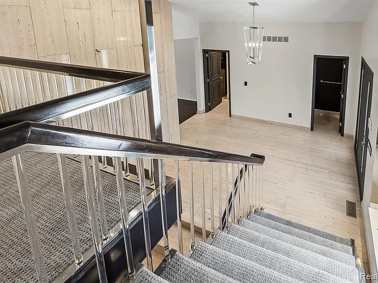 1762 Saint Johns Ct — Photo 13