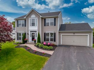 8228 Dampier Cir, Liverpool, NY 13090
