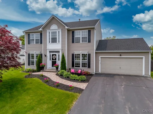 8228 Dampier Cir, Liverpool, NY 13090