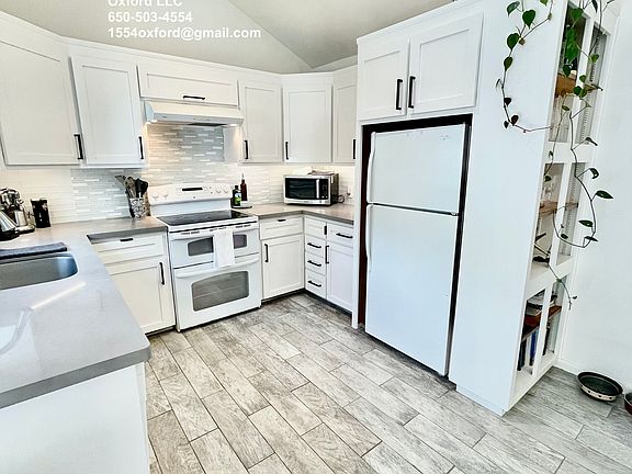 3rd image of 1554A Oxford St