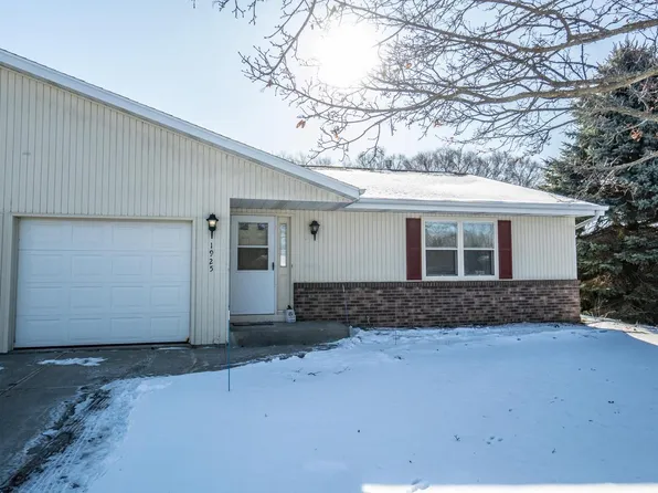 1925 Hilltop DRIVE, West Bend, WI 53095