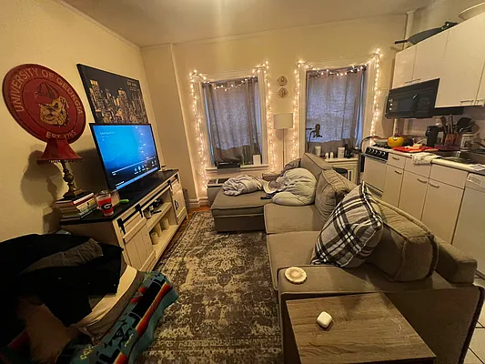 Rented by Salon Realty Corp | media 9