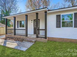 6104 Bridlewood Ln, Charlotte, NC 28215