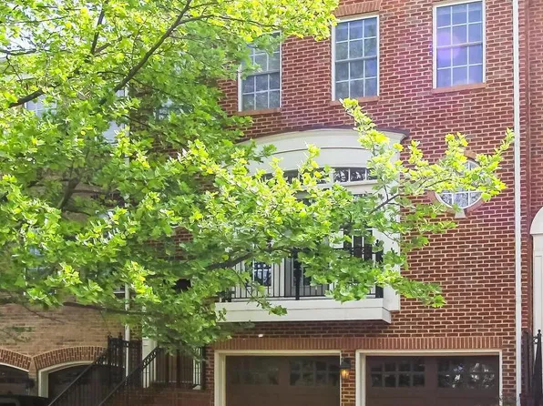 146 Herndon Mill Cir, Herndon, VA 20170