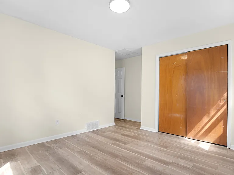 114 E Poplar Dr #B — Photo 18