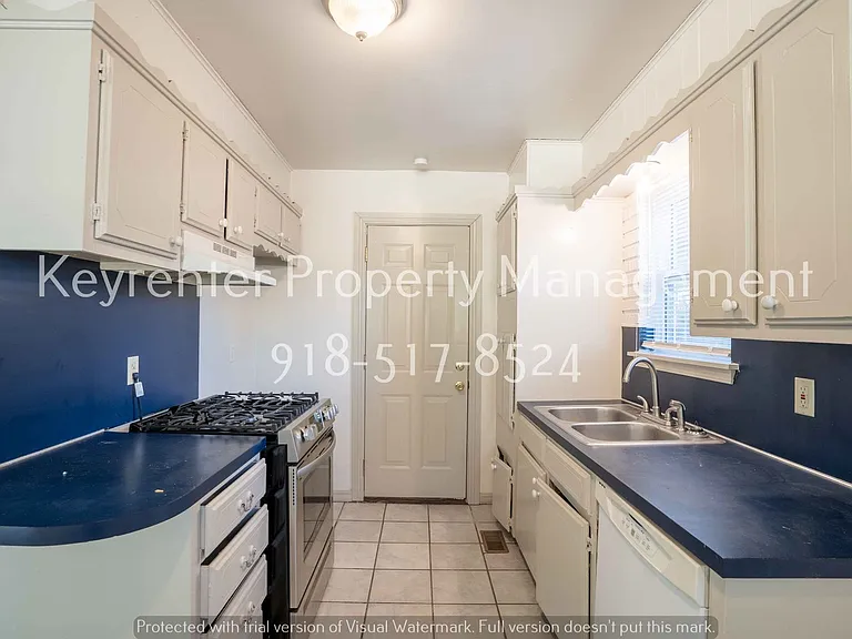 608 E Center St — Photo 7