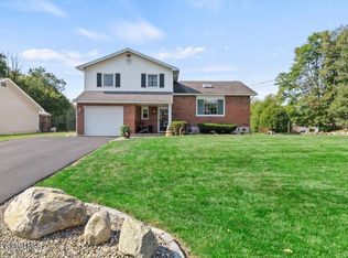 85 Fairlawn Dr, Latham, NY 12110