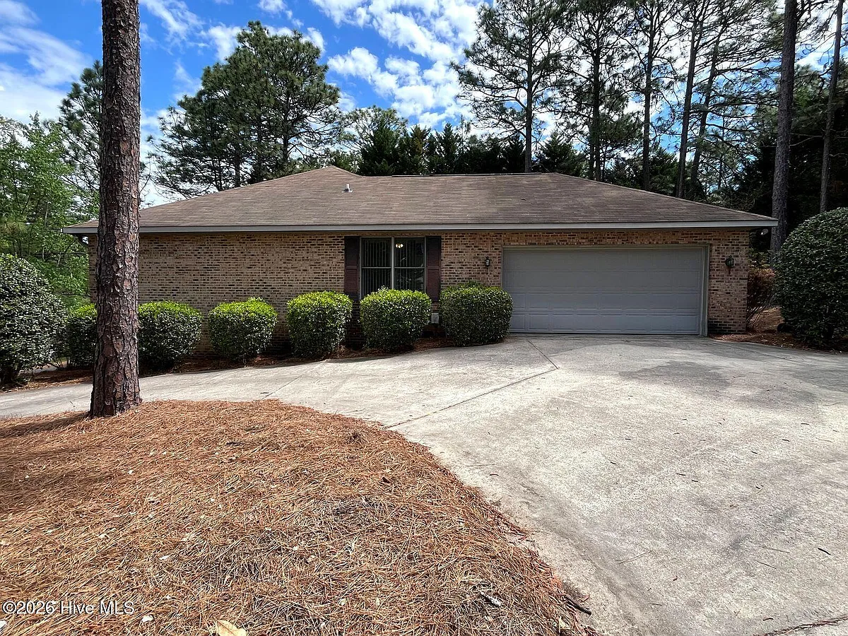 Building Photo - 100 Bridle Path Cir