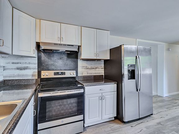 3rd image of 529 Taylors Beach Rd
