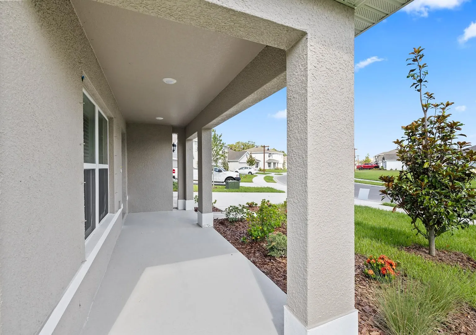 Spacious 5 Bedroom - Fenced In Yard! — Photo 3
