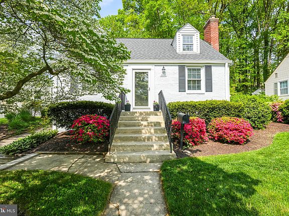 3rd image of 2936 Woodlawn Ave